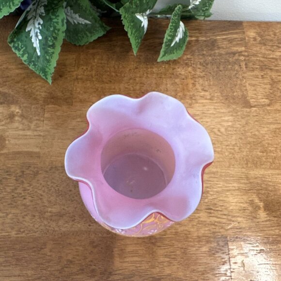 Pink Satin Glass Ruffled Vase Hand Painted‎ Gold Florals Likely Fenton Vintage - Picture 4 of 4